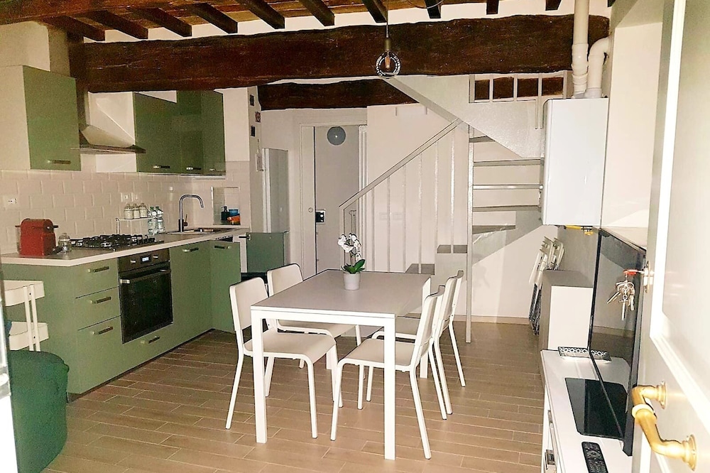 Renaissance Piazzetta House