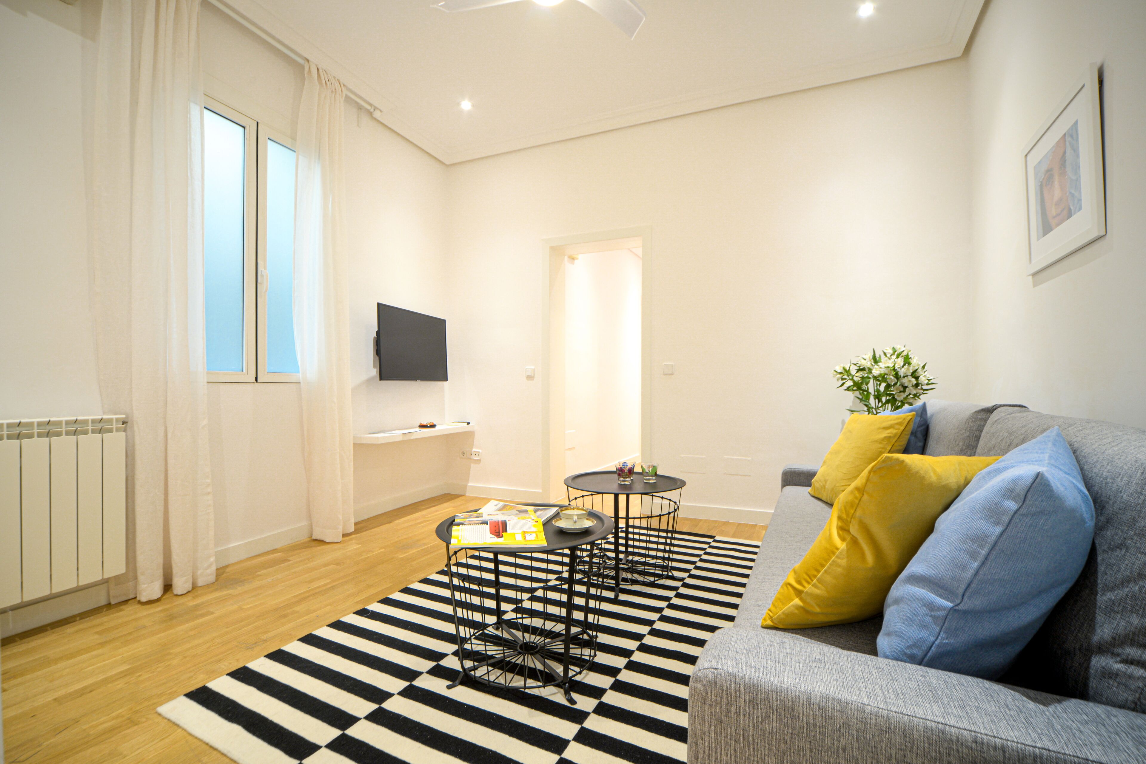  Trendy Chueca, Walk to Museums, Royal Palace, Gran Via, Sol