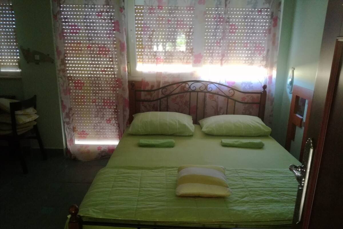 Studio, terrasse (2) | Accès au Wi-Fi (inclus), literie fournie