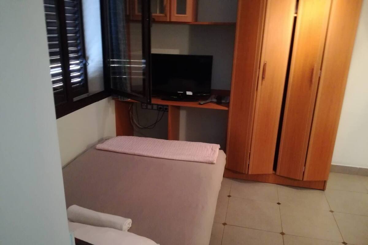Studio, terrasse (1) | Accès au Wi-Fi (inclus), literie fournie