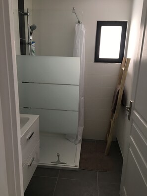 Shower, towels