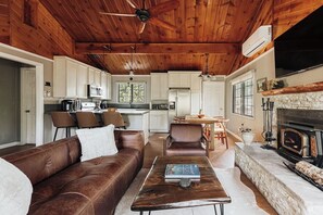 Unclassified image, 3 of 77, button