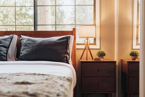 Unclassified image, 4 of 77, button