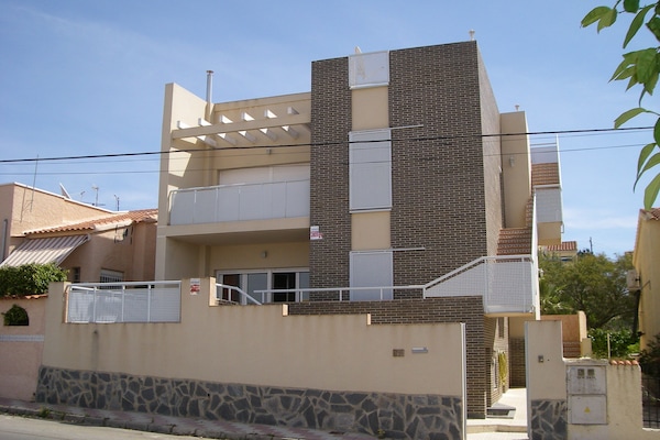Fachada delantera de la casa