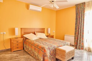 2 chambres, fer et planche à repasser, lit parapluie, Wi-Fi gratuit