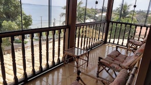 Property grounds - House by the sea (Praia do Sudoeste)