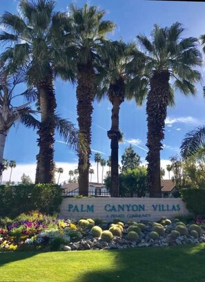 Property grounds - Convenient South Palm Springs location! (Palm Springs)