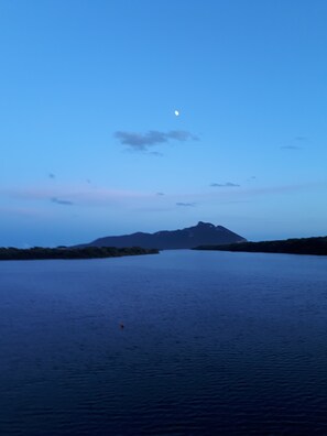 På stranden och strandhanddukar