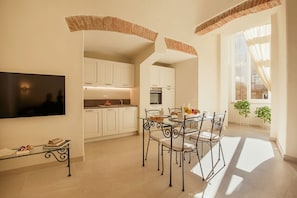Dining - Historic center of Siena: Castellare residence with TV, WI-FI and AIR CONDITION (Siena)
