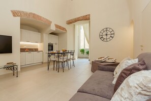 Smart TV, books - Historic center of Siena: Castellare residence with TV, WI-FI and AIR CONDITION (Siena)
