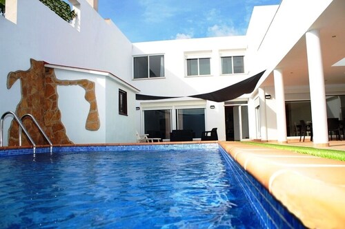 Large house with pool ideal for families or groups of friends