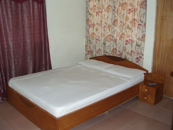 Desk, iron/ironing board, free WiFi, bed sheets