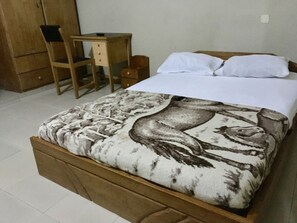 Kamar Double atau Twin | Meja kerja, setrika/meja setrika, Wi-Fi gratis, dan seprai linen