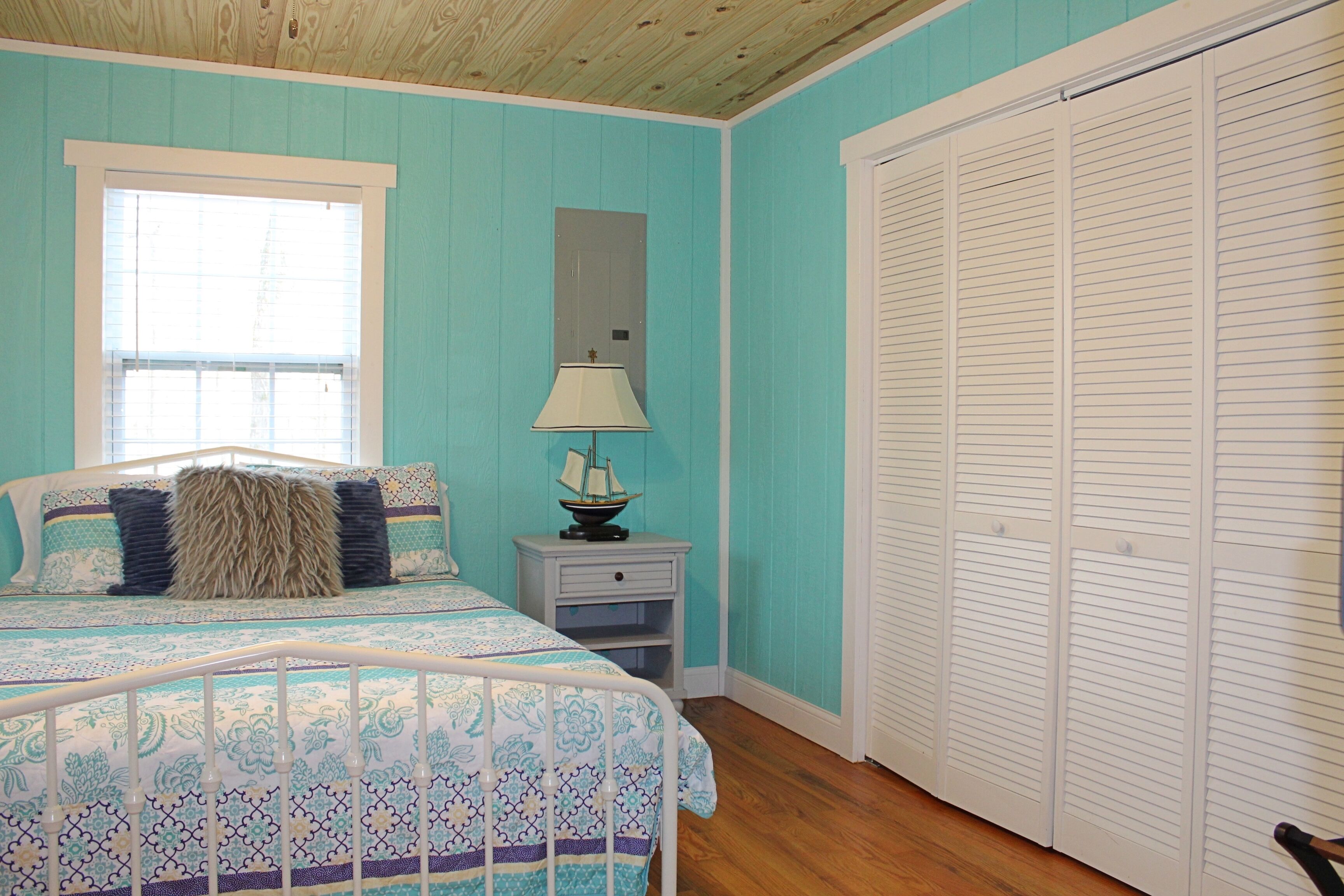 1 habitación, tabla de planchar con plancha, wifi gratis y ropa de cama 