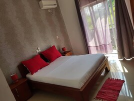 Design Apartment, 2 Bedrooms, Non Smoking, Balcony | Individually decorated, individually furnished, iron/ironing board