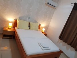 Apartamento de diseño, 2 habitaciones, no fumadores, balcón | Tabla de planchar con plancha, cunas gratuitas, decoración individual