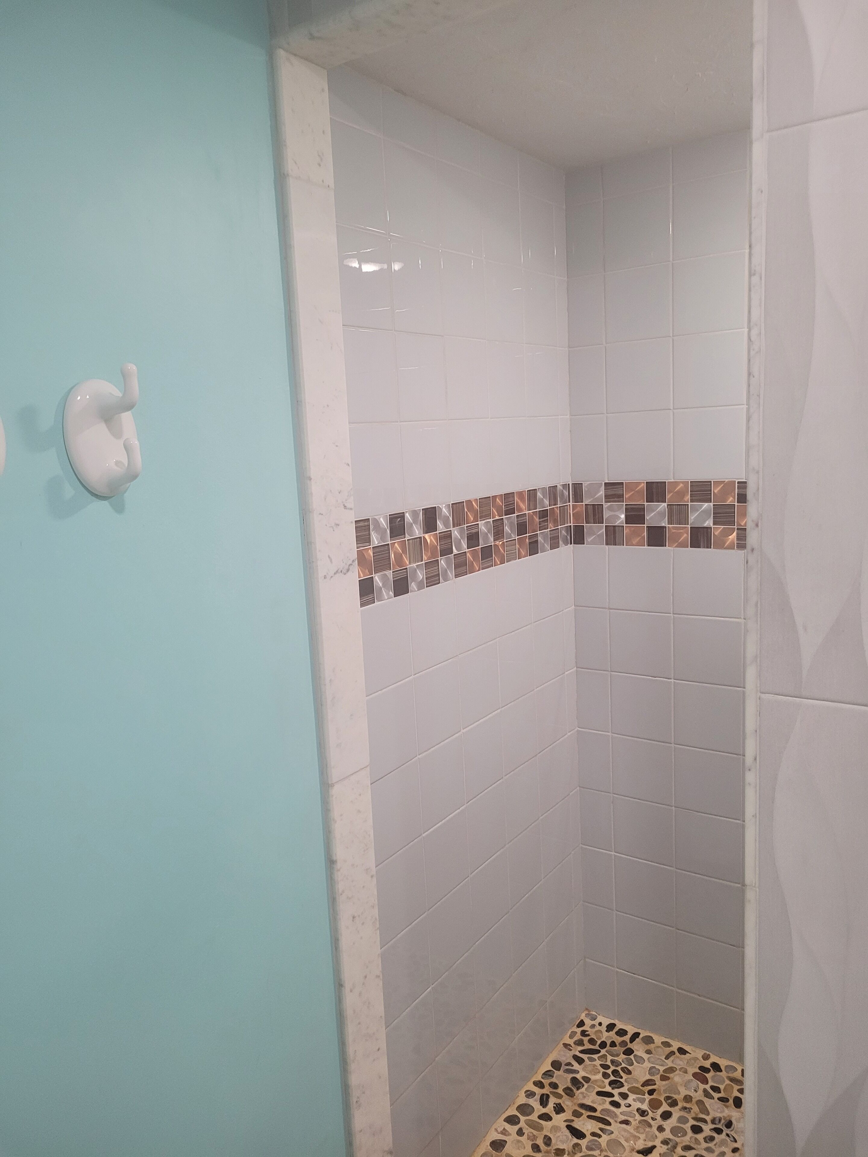 Dusche, Haartrockner, Handtücher, Seife