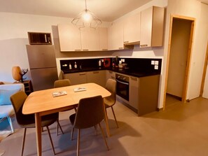 Fridge, oven, dishwasher, coffee/tea maker - Apt 5 pers, garage, balcony, WiFi, ski locker (Saint-Jean-de-Sixt)