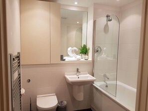 Handtücher, Seife, Toilettenpapier