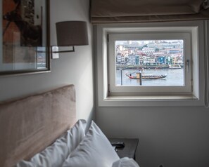 Double Room, 1 Double Bed, River View (Room 102) | In-room safe, blackout drapes, soundproofing, free WiFi - Guest House Douro (Porto)