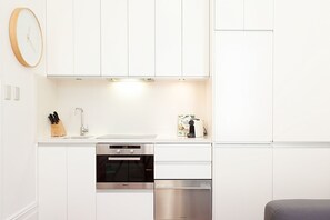 Refrigerador, horno, parrilla de estufa y lavavajillas