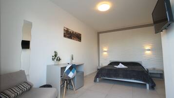 Frigobar, escrivaninha, Wi-Fi de cortesia, roupa de cama