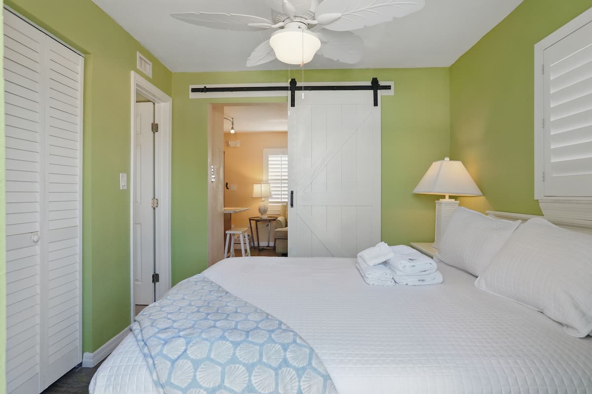 Deluxe Suite, 1 Queen Bed with Sofa bed (THREE)