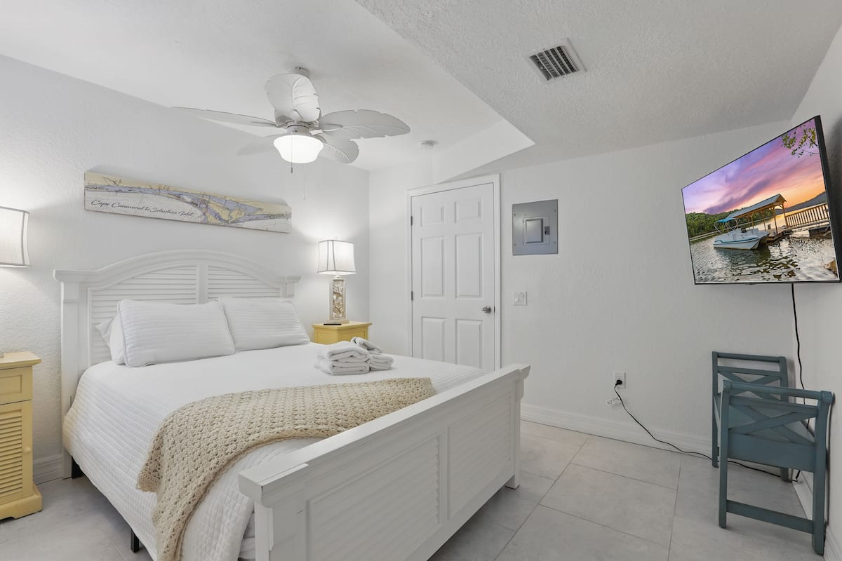 Deluxe Cottage, 1 Queen Bed with Sofa bed (FIVE)