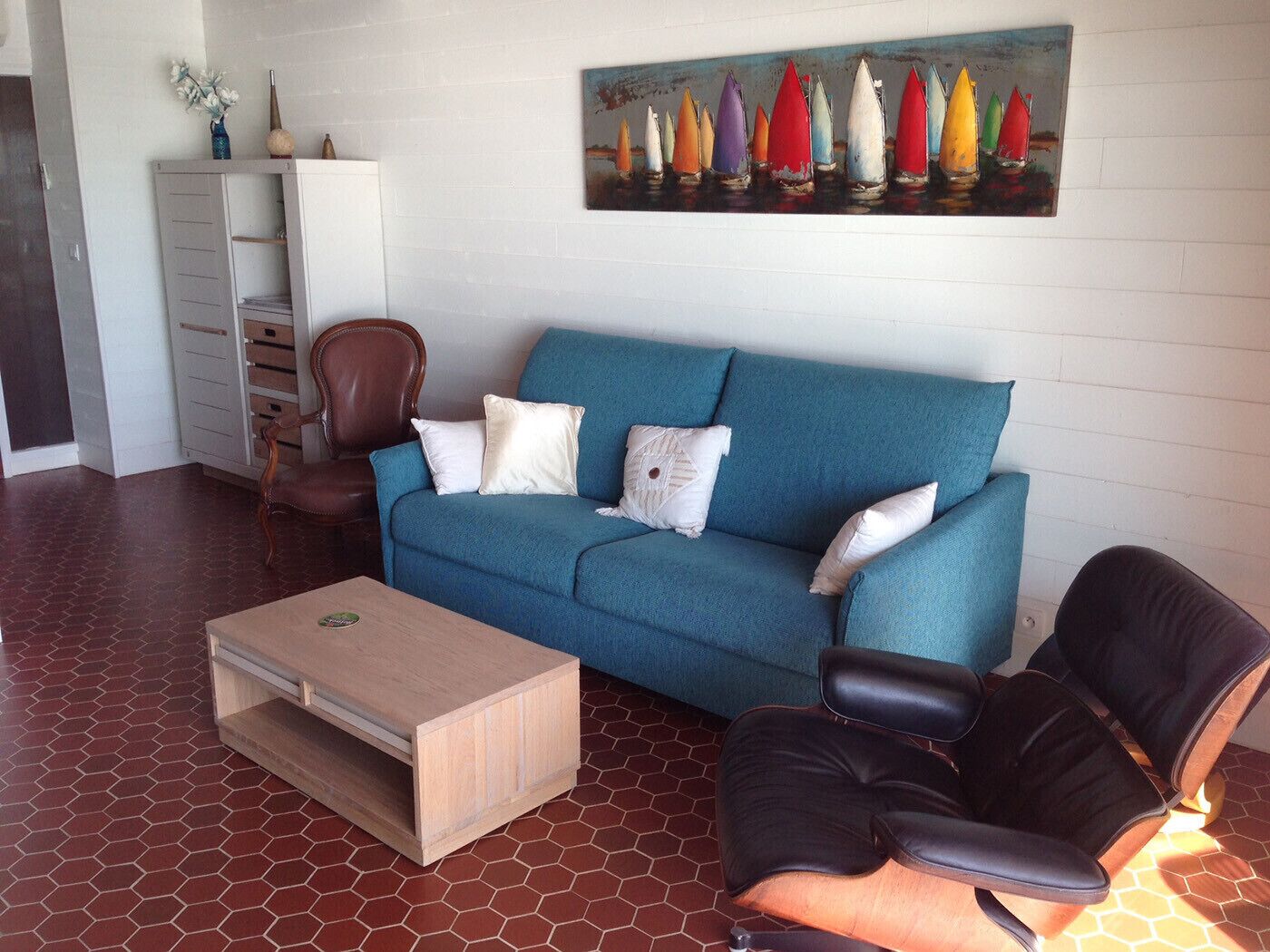 An apartment in Saint-Gilles, sea view as on a boat