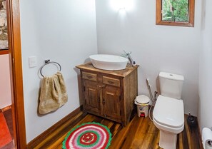 Bruser, bidet, håndklæder