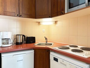Microwave, dishwasher