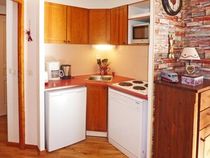 Microwave, dishwasher