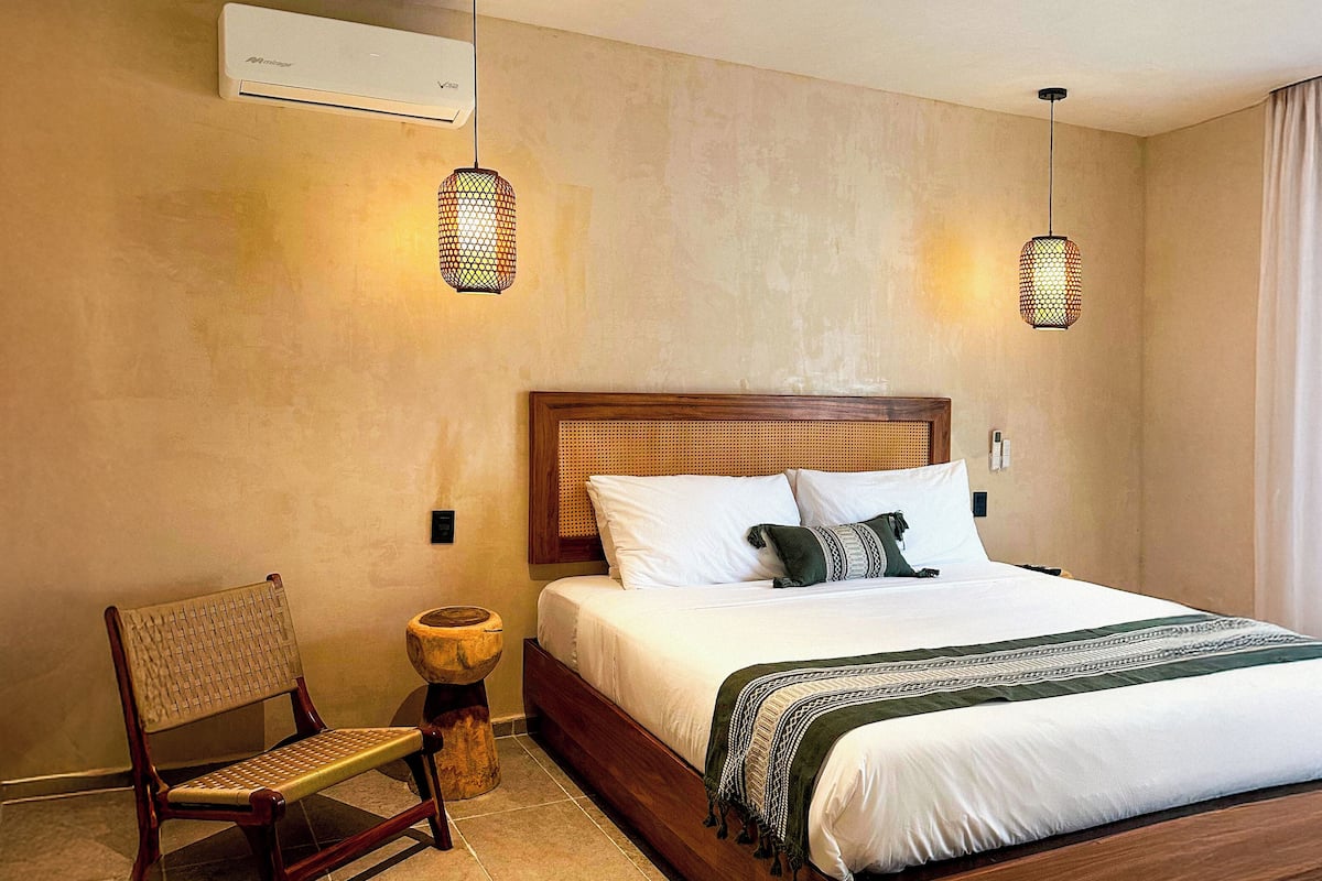 1 bedroom, bed sheets