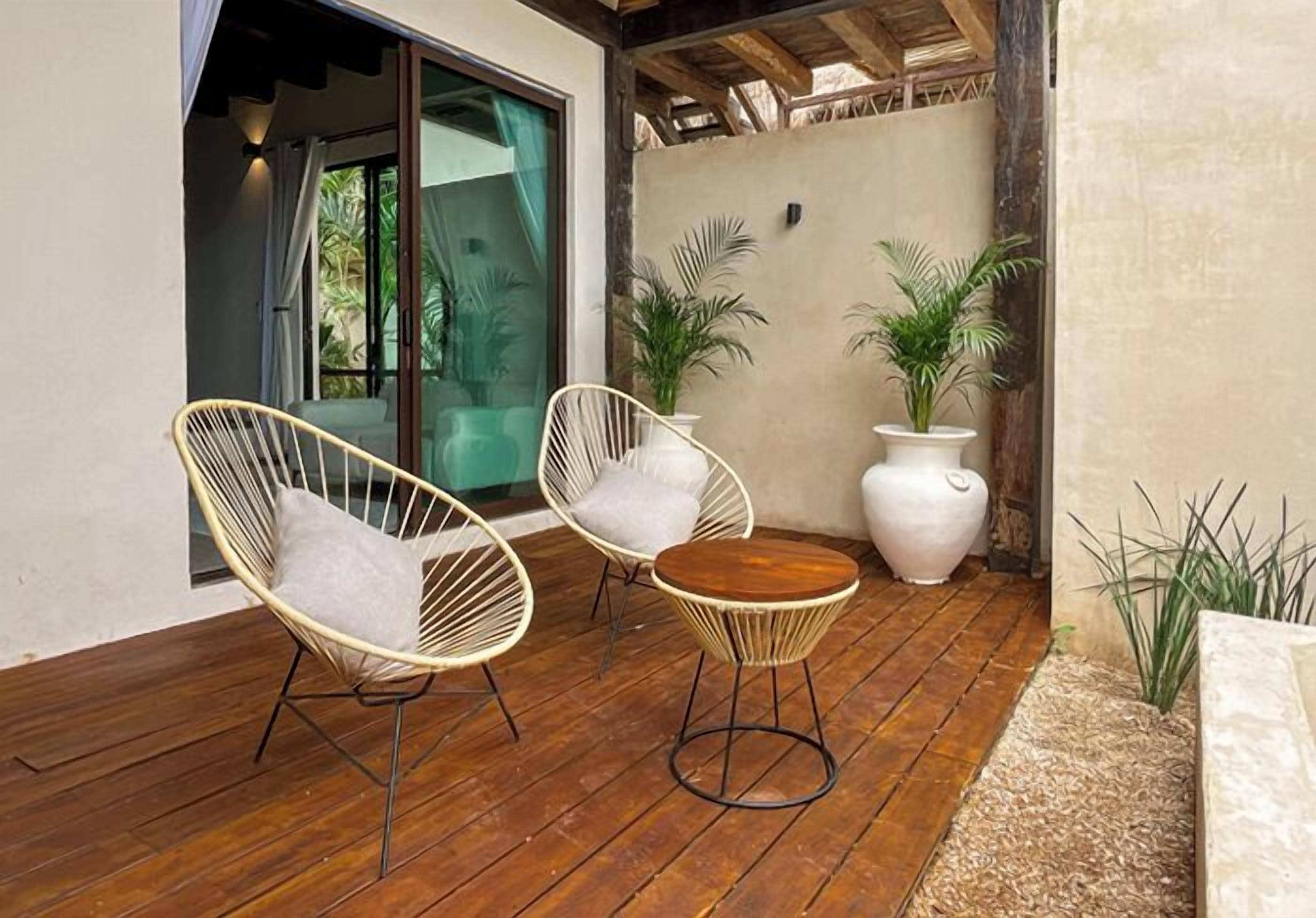 Premium-huone, yksityinen uima-allas, osittainen järvinäköala | Ylelliset vuodevaatteet, untuvapeitot, minibaari, tallelokero huoneessa