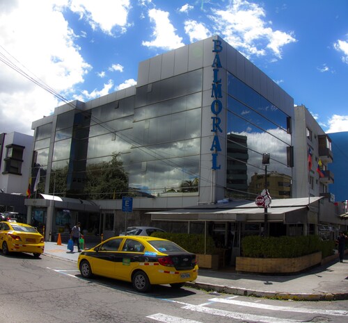 16 chambres confortables entièrement meublées dans le meilleur quartier au nord de Quito.