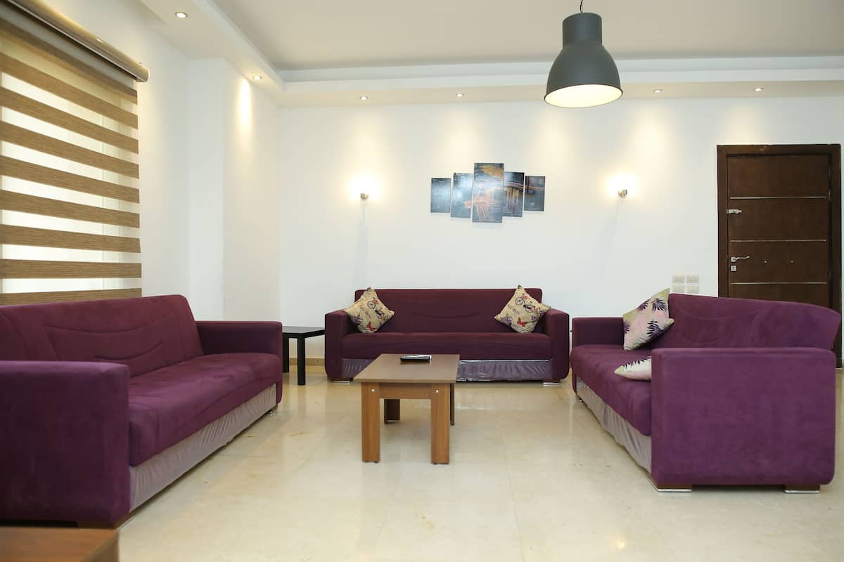 2 bedrooms, individually furnished, iron/ironing board, free WiFi