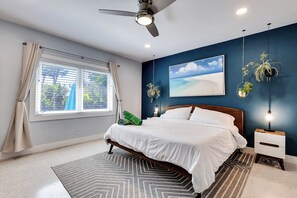 3 bedrooms, desk, iron/ironing board, travel cot - 150 Steps to the Ocean! Salt water pool! (Fort Lauderdale)