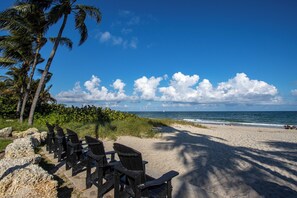 Beach nearby, sun loungers, beach towels