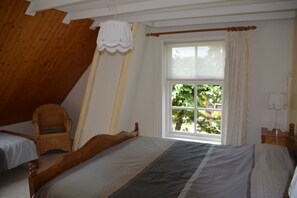 5 bedrooms, WiFi, bed sheets