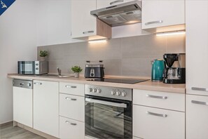 Fridge, microwave, oven, stovetop