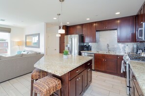 Ofen, Herdplatte, Mixer, Eiswürfelbereiter