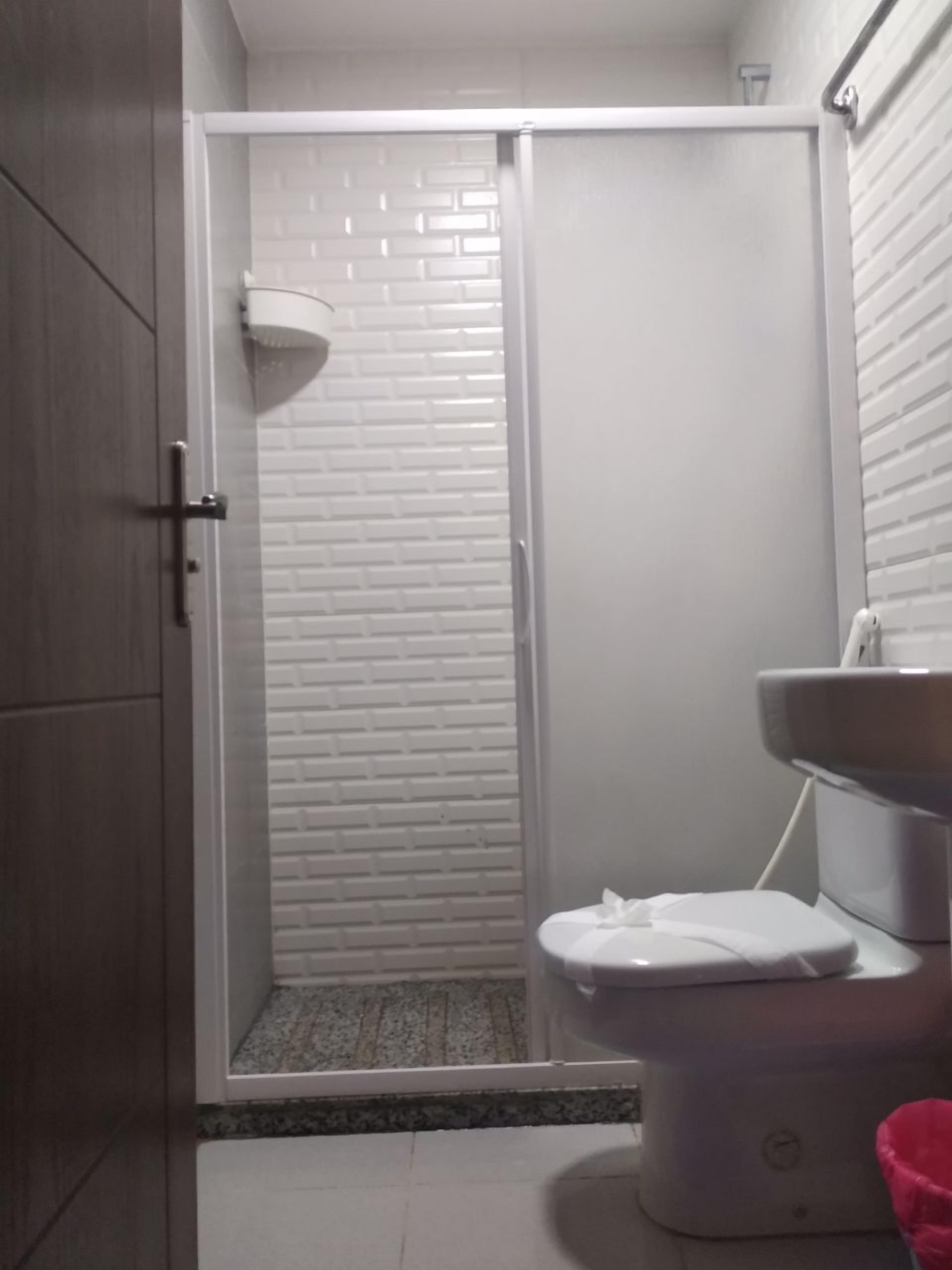 comfort double room | bathroom | shower, bidet, towels