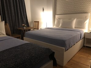 City Triple Room | Free WiFi, bed sheets - Columbia Hotel (Cairo)