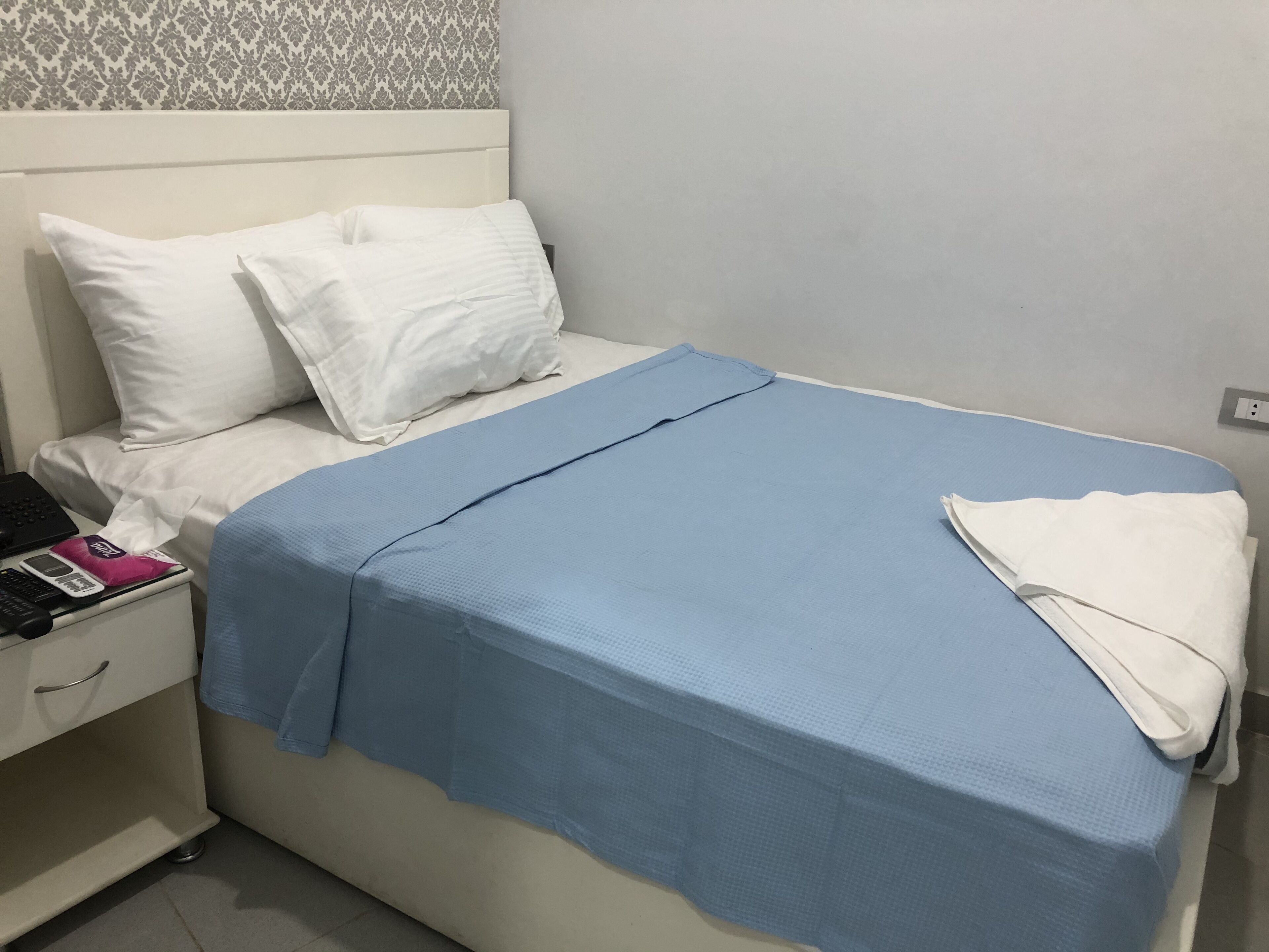 basic double room, shared bathroom | 1 bedroom, free wifi, bed sheets