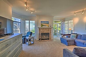 TV, fireplace, DVD player, books - Beachfront Pajaro Dunes Condo w/ Bay Views! (Watsonville)
