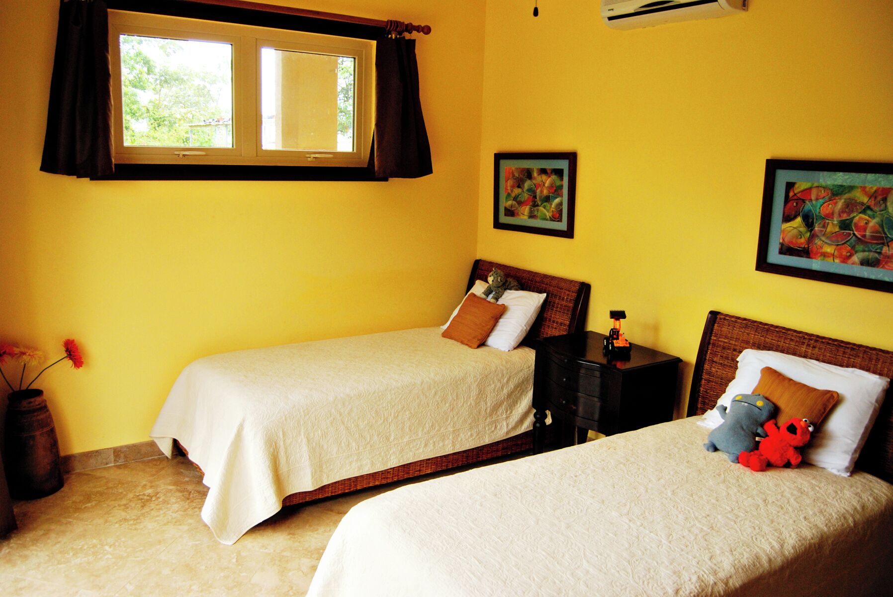 2 bedrooms, desk, iron/ironing board, WiFi