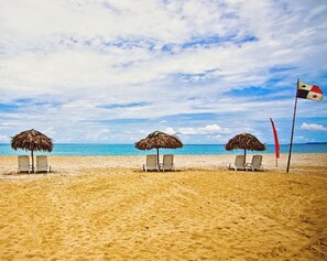 Beach nearby, sun loungers, beach towels