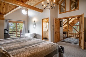 4 bedrooms, desk, iron/ironing board, travel crib - Luxury Mountain Home on 3 acres (Granby)