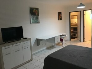 1 slaapkamer, een strijkplank/strijkijzer, wifi, beddengoed