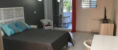 1 chambre, fer et planche à repasser, Wi-Fi, draps fournis